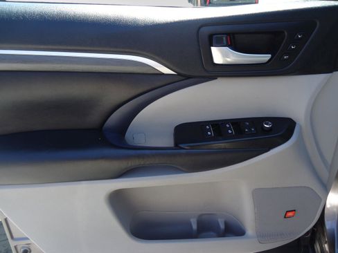 Used 2018 Toyota Highlander Limited Platinum AWD/4WD image 23