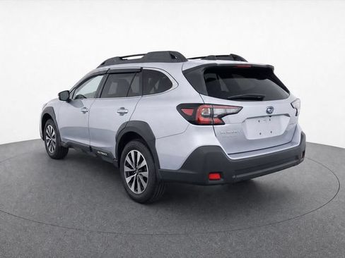 Used 2025 Subaru Outback Premium AWD/4WD image 7