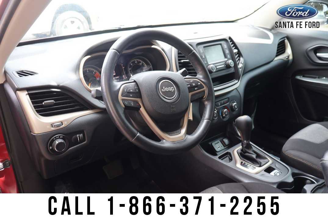Used 2016 Jeep Cherokee Sport FWD image 10