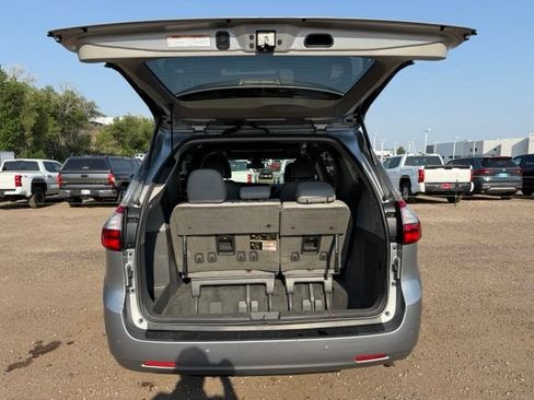 Used 2018 Toyota Sienna XLE Premium AWD/4WD image 15