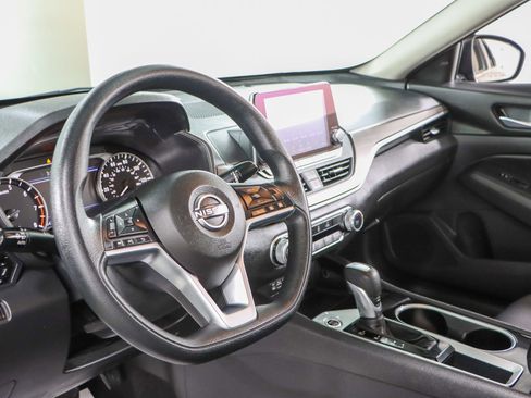 Used 2024 Nissan Altima 2.5 SV image 22