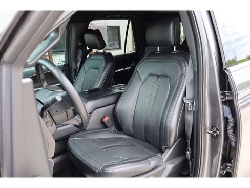 Used 2018 Ford Expedition Limited w/ Equipment Group 301A AWD/4WD image 11
