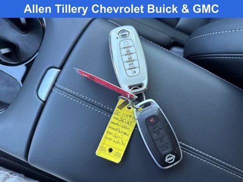 Used 2025 Nissan Murano SV image 30