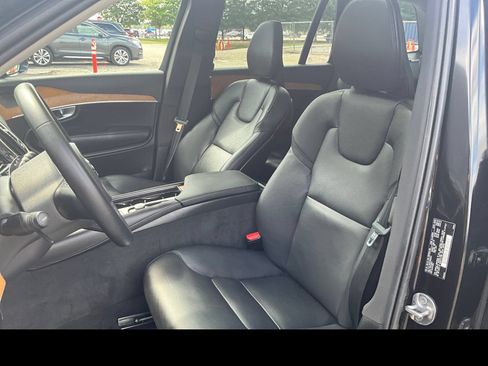 Used 2023 Volvo XC90 B5 Plus w/ Protection Package Premier AWD/4WD image 8