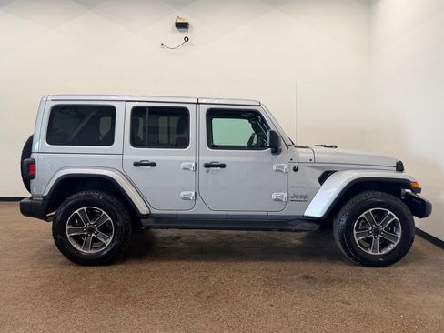 Used 2023 Jeep Wrangler Unlimited Sahara AWD/4WD image 8