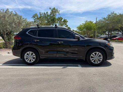 Used 2018 Nissan Rogue S w/ S Value Package FWD image 9