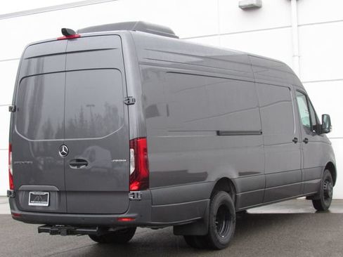 Used 2025 Mercedes-Benz Sprinter 4500 image 6