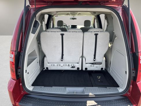 Used 2010 Dodge Grand Caravan SXT w/ Trailer Tow Group FWD image 25