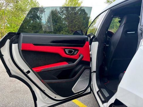 Used 2021 Lamborghini Urus AWD/4WD image 22