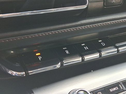 Used 2023 Lincoln Aviator Standard w/ Premium Package image 16