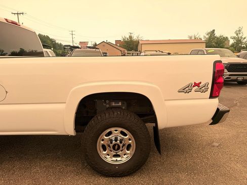 Used 2004 Chevrolet Silverado 2500 LS w/ Skid Plate Package AWD/4WD image 20