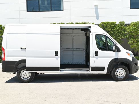 Used 2023 RAM ProMaster 2500 FWD image 8