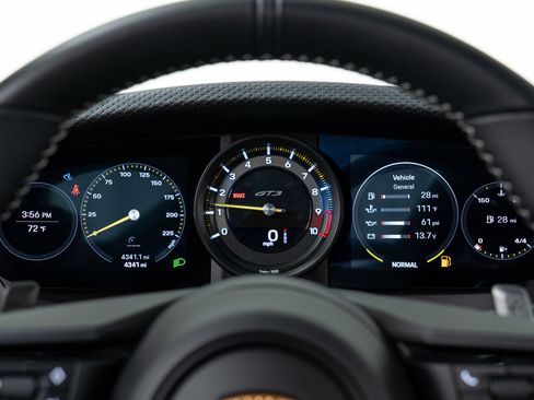 Used 2022 Porsche 911 GT3 image 25