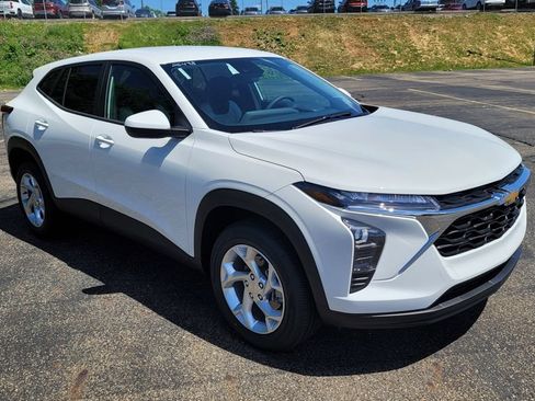 New 2026 Chevrolet Trax LS w/ LS Convenience Package FWD image 15