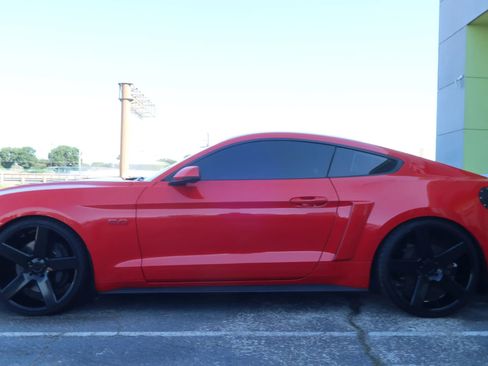 Used 2019 Ford Mustang GT Premium w/ Performance Package - Level 2 RWD image 7