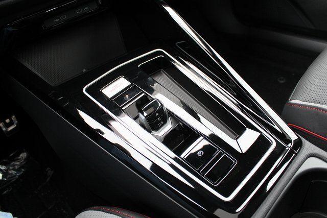 New 2026 Volkswagen GTI SE FWD image 18