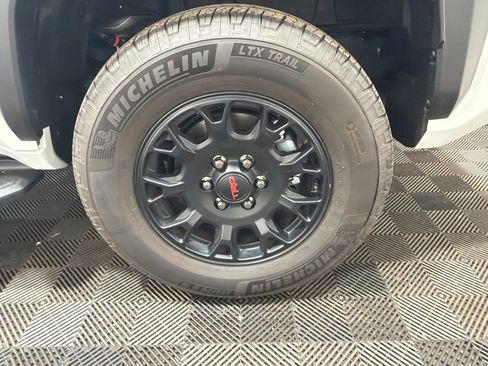 Used 2025 Toyota 4Runner TRD Off-Road Premium AWD/4WD image 33