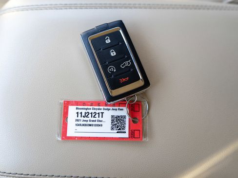 Used 2021 Jeep Grand Cherokee L Limited AWD/4WD image 34