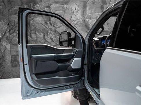 Used 2025 Ford F450 Platinum w/ FX4 Off-Road Package image 4