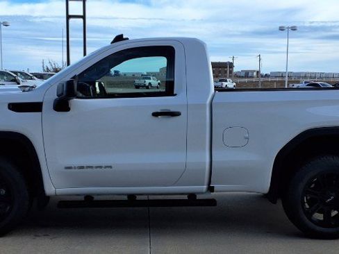 Used 2024 GMC Sierra 1500 Pro w/ Convenience Package image 5