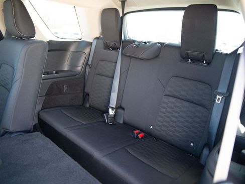 Used 2025 Nissan Pathfinder SV image 22