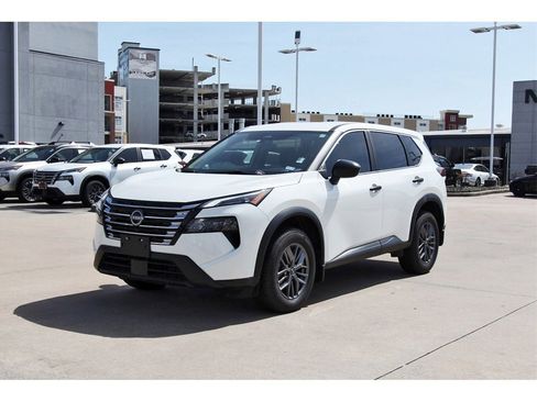 Used 2024 Nissan Rogue S image 2