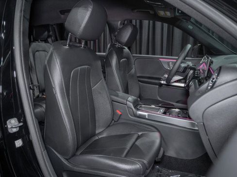 New 2025 Mercedes-Benz GLB 250 4MATIC image 13