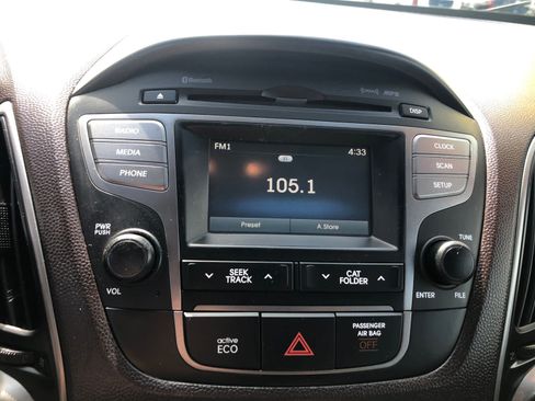 Used 2015 Hyundai Tucson SE AWD/4WD image 16
