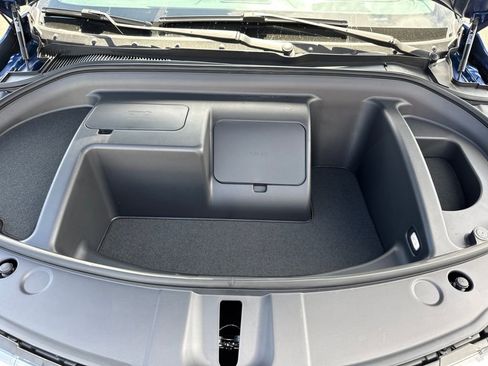 New 2025 VinFast VF 8 Eco AWD/4WD image 9