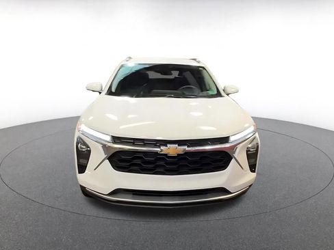 Used 2025 Chevrolet Trax LT image 4