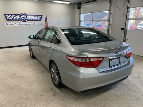 Used 2017 Toyota Camry SE image 4