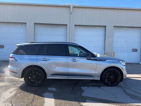 Used 2023 Lincoln Aviator Reserve w/ Equipment Group 201A image 3