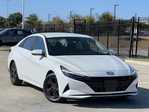 Used 2022 Hyundai Elantra SEL w/ Convenience Package FWD image 1
