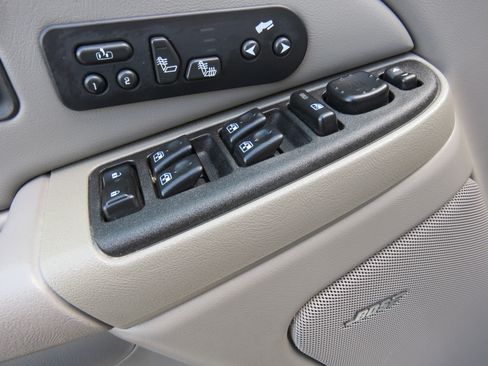 Used 2004 Chevrolet Tahoe LT w/ LT Preferred Equipment Group RWD image 21