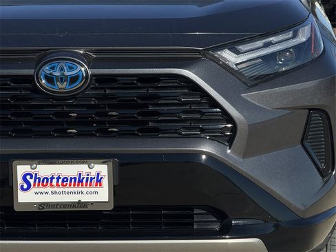 Used 2024 Toyota RAV4 SE image 8