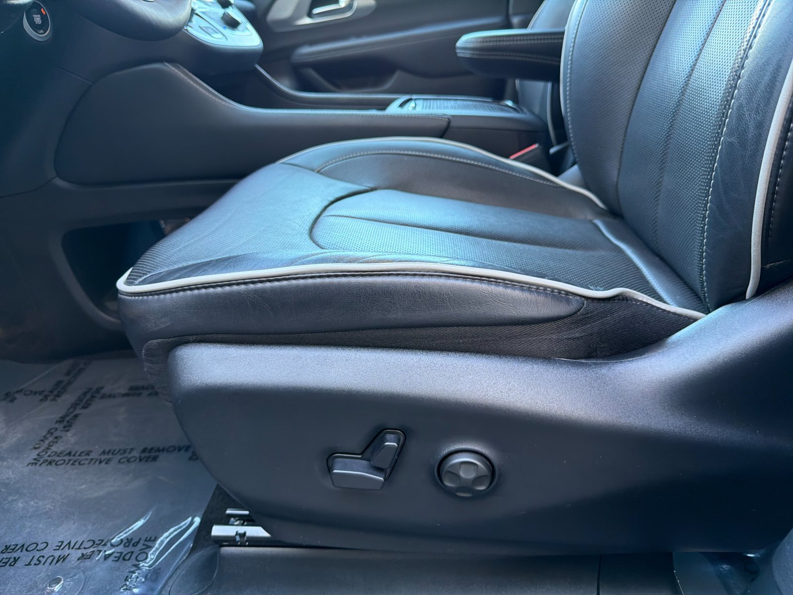 Used 2026 Chrysler Pacifica Limited FWD image 13