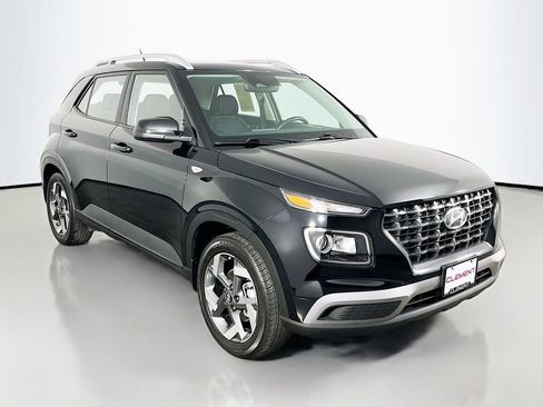 Used 2024 Hyundai Venue SEL FWD image 4