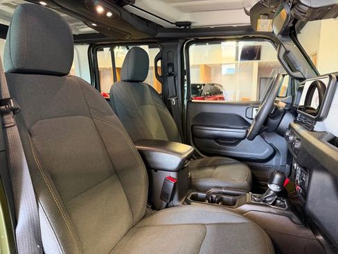 Used 2024 Jeep Wrangler Unlimited AWD/4WD image 22