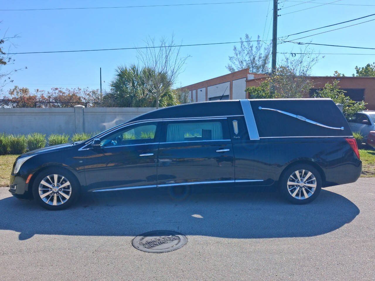 Used 2014 Cadillac XTS Hearse FWD image 1