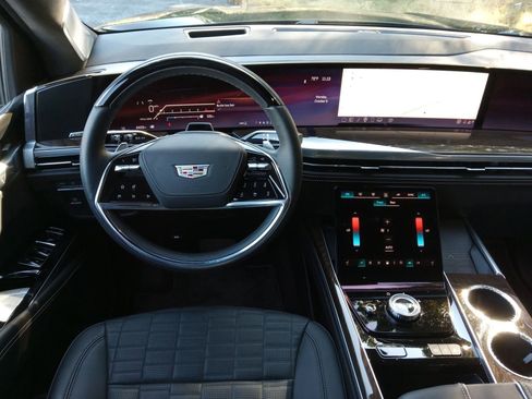 Used 2025 Cadillac Escalade Sport Platinum w/ LPO, ONYX Package image 14