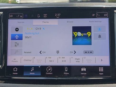 Used 2023 Chrysler Pacifica Touring-L FWD image 22