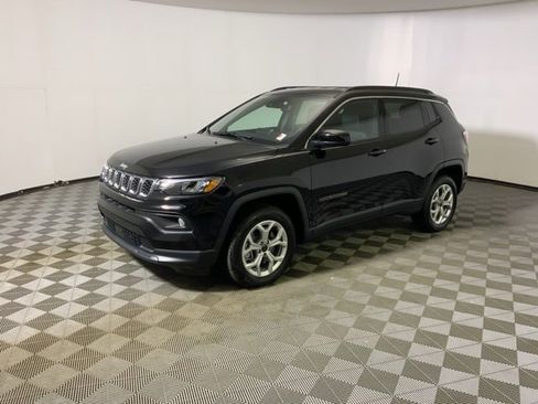 Used 2026 Jeep Compass Latitude image 14