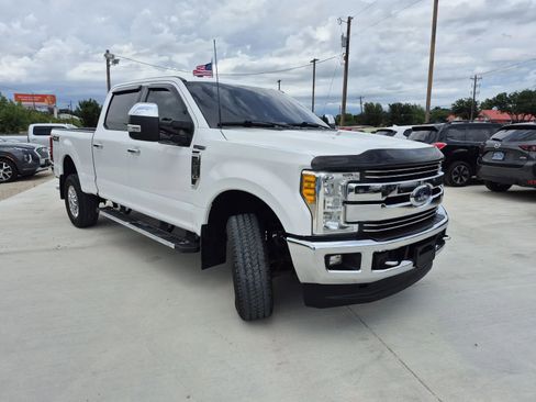 Used 2017 Ford F250 Lariat w/ Chrome Package AWD/4WD image 4