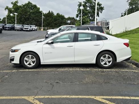 Used 2024 Chevrolet Malibu LS FWD image 2