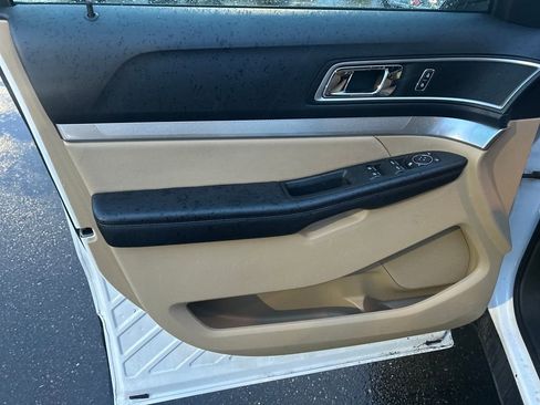 Used 2016 Ford Explorer XLT image 16
