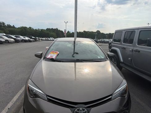 Used 2019 Toyota Corolla LE FWD image 2
