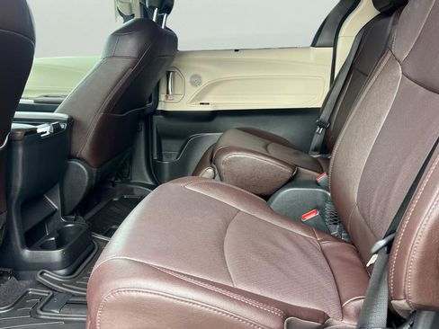 Certified 2023 Toyota Sienna Platinum image 6