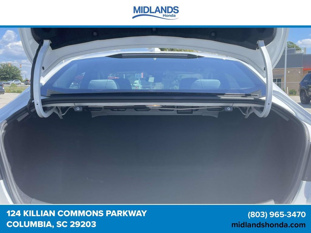 Used 2025 Chevrolet Malibu LT FWD image 8