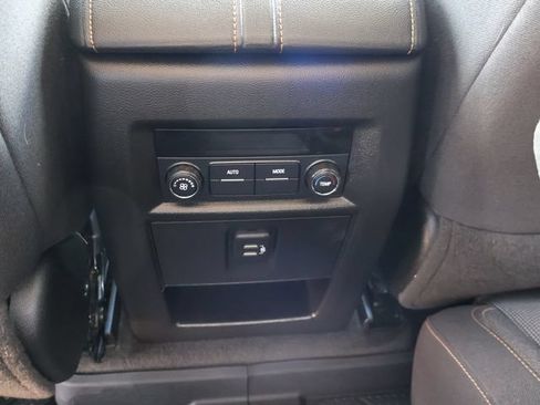 Used 2020 Chevrolet Traverse LT FWD image 14
