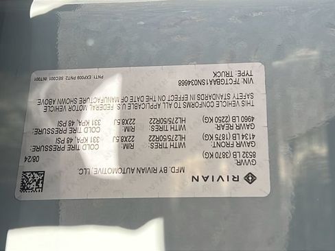 Used 2025 Rivian R1T Adventure Dual AWD/4WD image 24